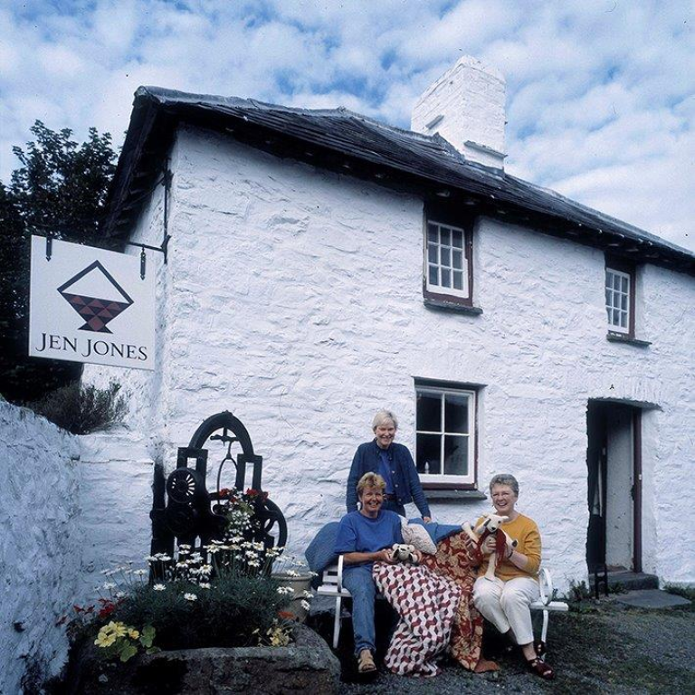 Jen Jones Welsh Quilts & Blankets Royal Warrant Holders Association